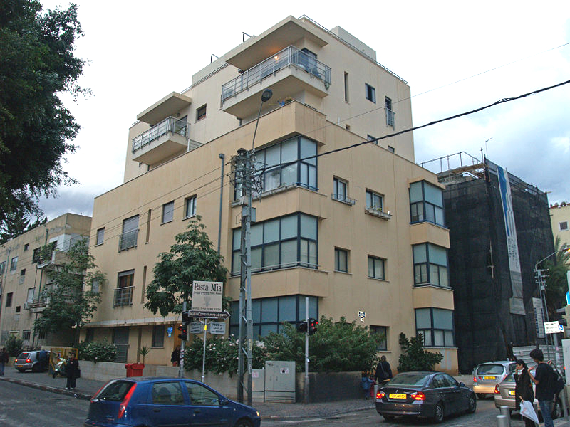 Tel Aviv Bauhaus Rothschild Boulevard, photo by David Shankbone