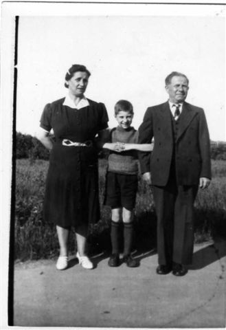 Rose and Leon Wertheimer with son Peter