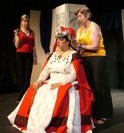 Me adjusting the contessas headress